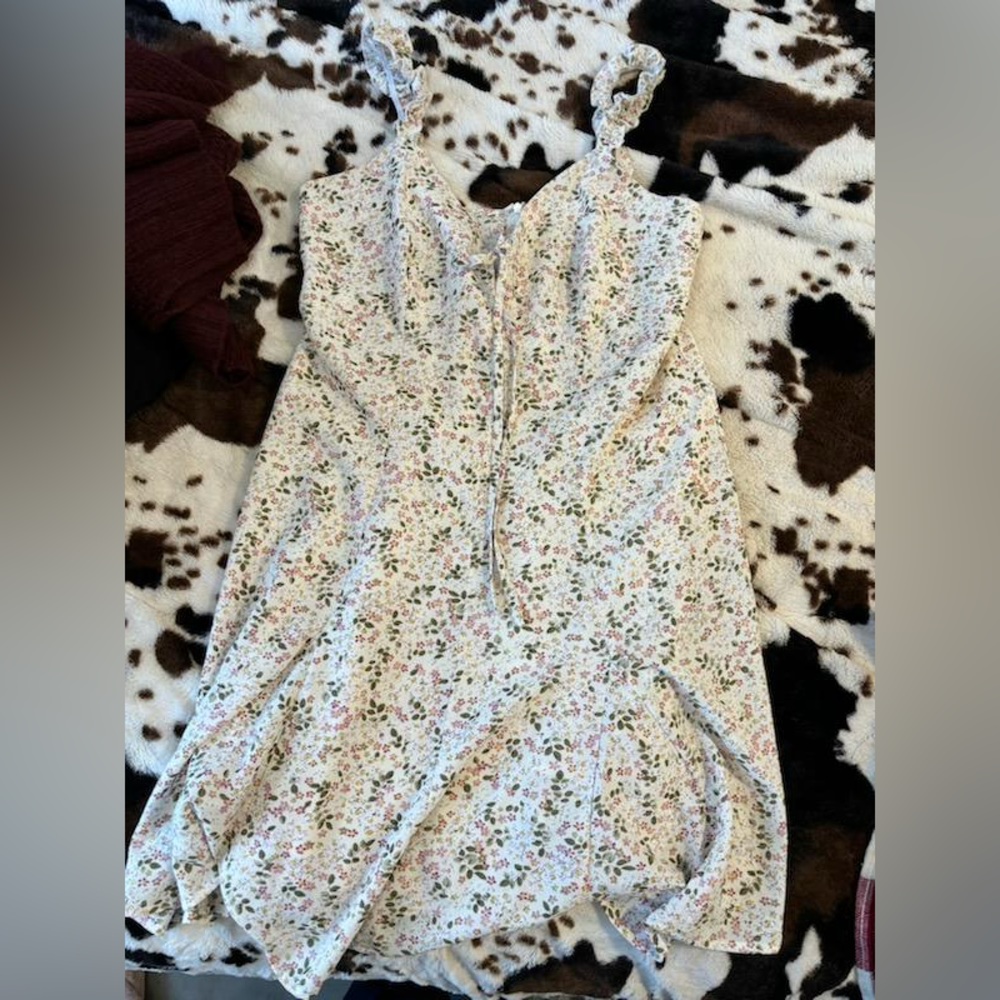 BEAUTIFUL WHITE FLORAL DAY DRESS!!